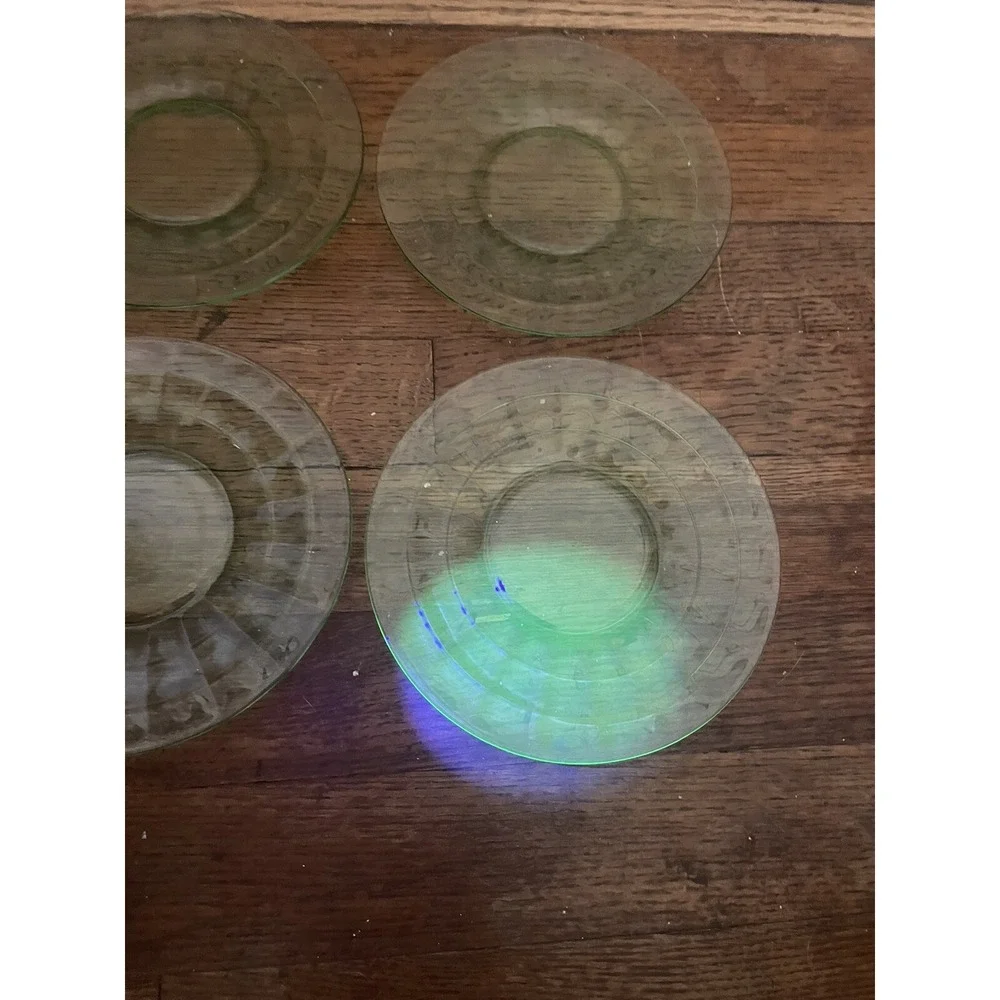 Vintage Anchor Hocking Uranium Depression Glass‎ Plates 6.25